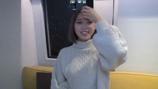 颜值女神白色情趣内衣，椅子上手指掰穴，特写逼逼微动态粉色逼逼，首次用道具双插第01集